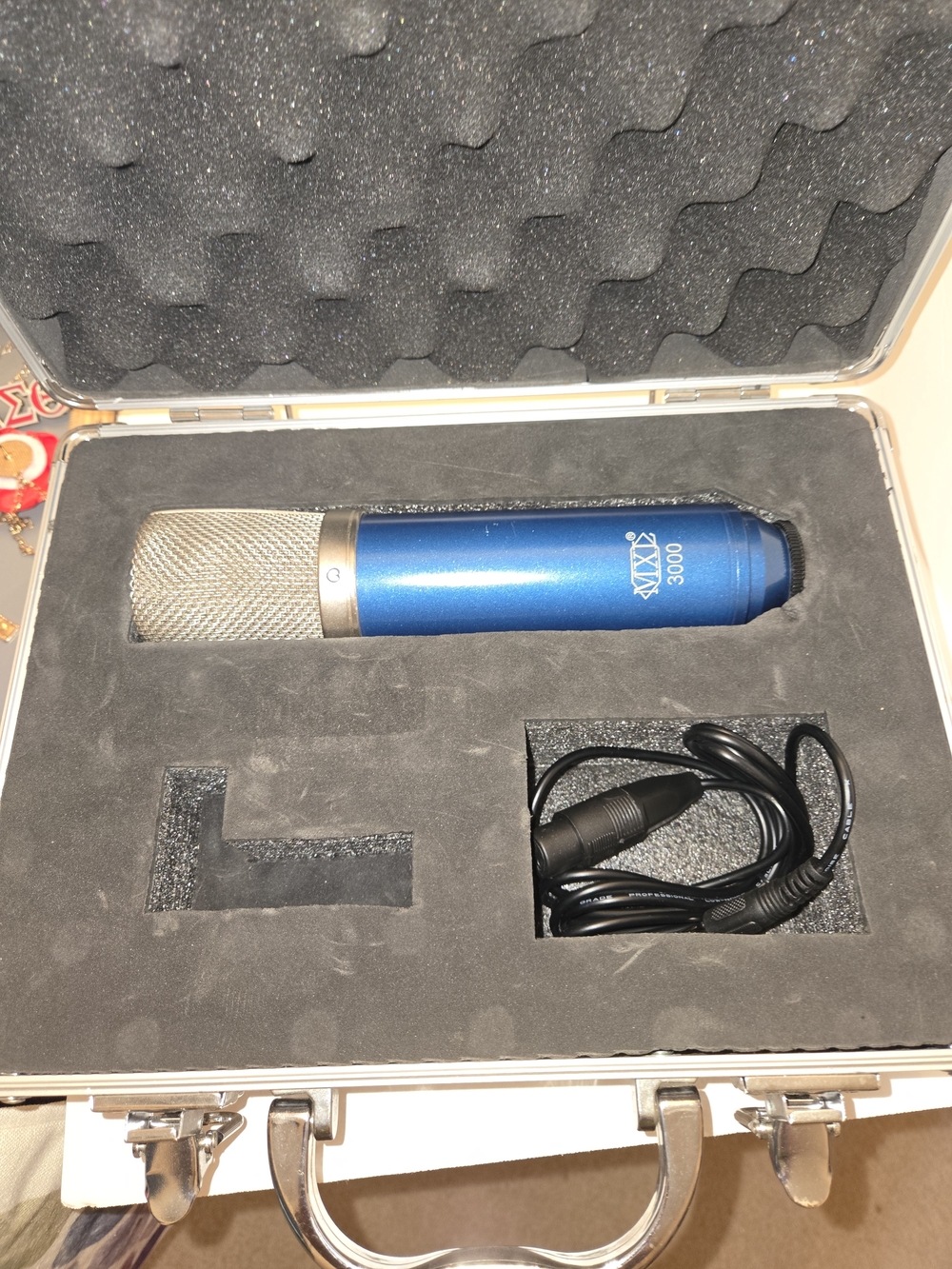 Blue MXL 3000 Condenser Microphone with Cable and Case
